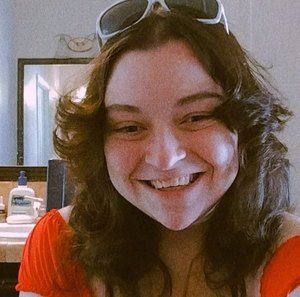 Meet your Posher, Larissa